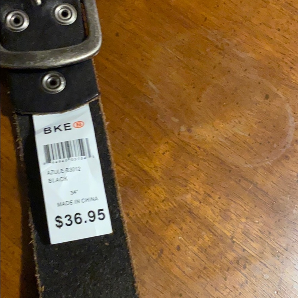 Men’s leather belt.
